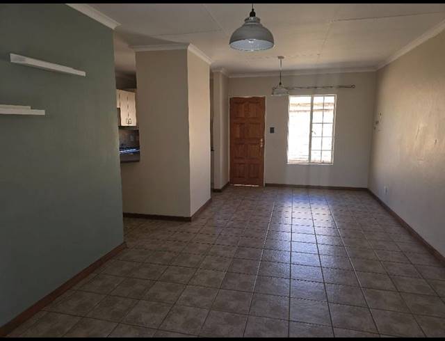 2 BEDROOM TOWNHOUSE FOR SALE IN SINOVILLE